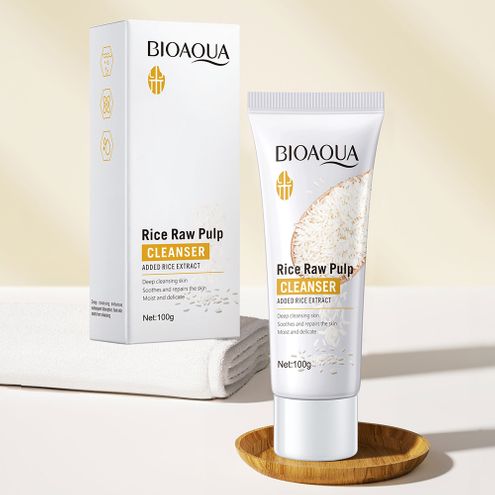 Packaging and tube of BIOAQUA Rice Raw Pulp Skin Whitening Facial Cleanser with a white and yellow color scheme, displaying the product and its benefits.
