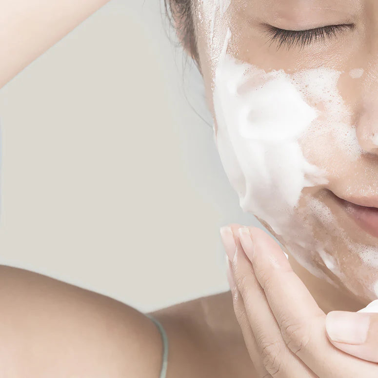 Heartleaf Succinic Moisture Cleansing Foam - Image 5